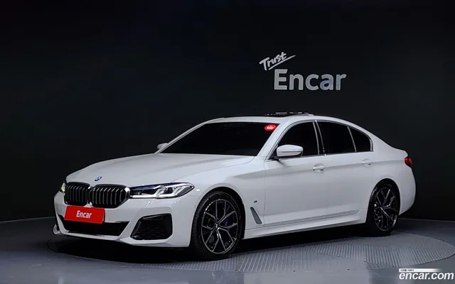 BMW 5 Series (G30) 530i M — миниатюра 1