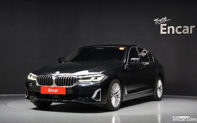 BMW 5 Series (G30) 520i — миниатюра 1