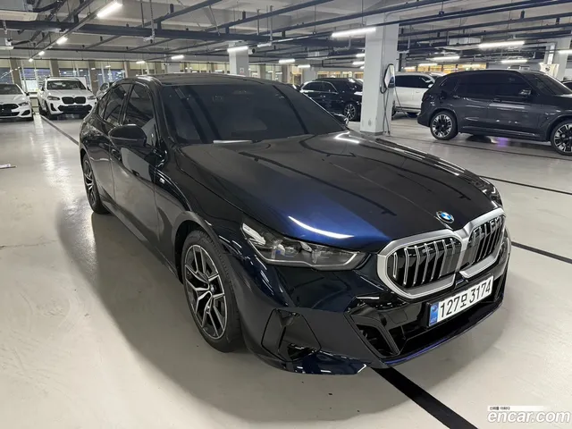 BMW 5 Series (G60) 520i M — миниатюра 1