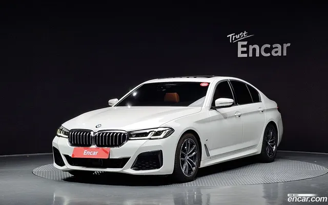BMW 5 Series (G30) 520i M — миниатюра 1