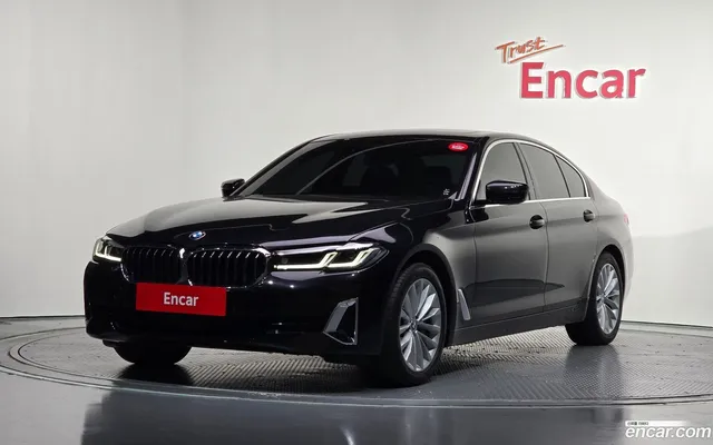 BMW 5 Series (G30) 530i — миниатюра 1