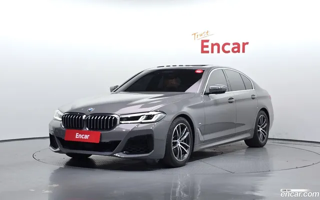 BMW 5 Series (G30) 520i M — миниатюра 1