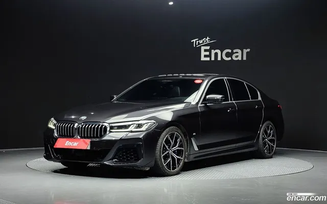 BMW 5 Series (G30) 530i M — миниатюра 1