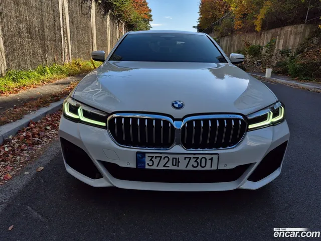 BMW 5 Series (G30) 520i M — миниатюра 1