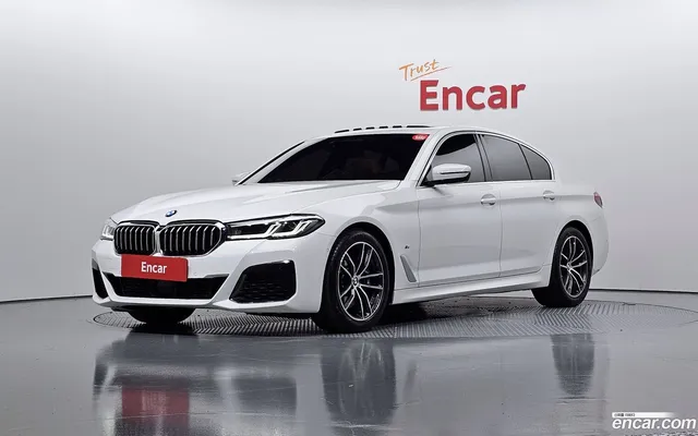 BMW 5 Series (G30) 520i M — миниатюра 1