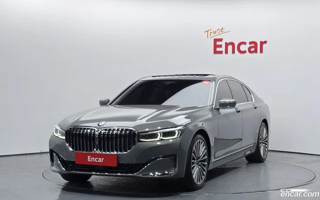 BMW 7 Series (G11) 740i — миниатюра 1
