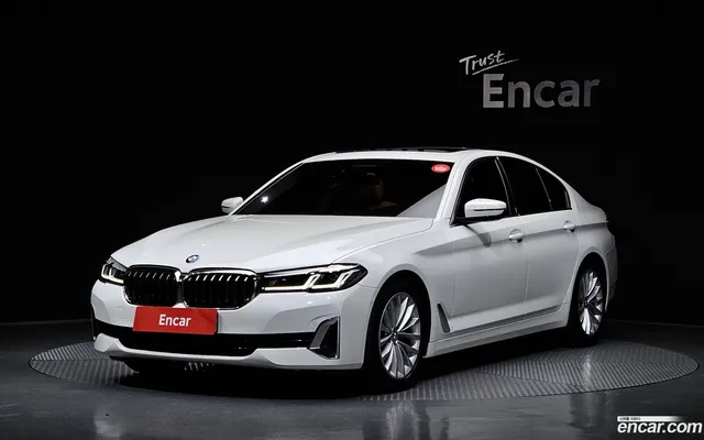 BMW 5 Series (G30) 520i — миниатюра 1