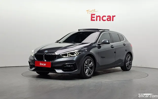 BMW 1 Series (F40) 120i — миниатюра 1