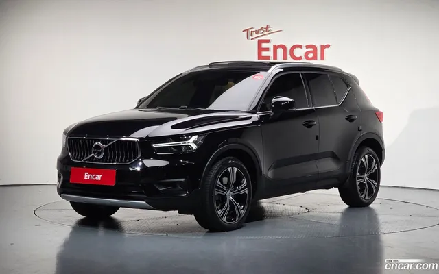 Volvo XC40 B4 — миниатюра 1