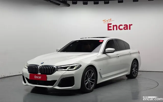 BMW 5 Series (G30) 520i M — миниатюра 1