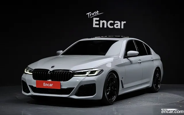 BMW 5 Series (G30) 520i M — миниатюра 1