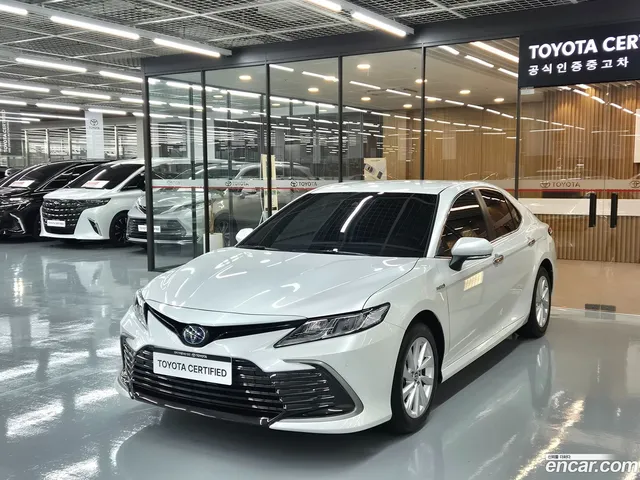 Toyota Camry (XV70) 2.5 LE — миниатюра 1
