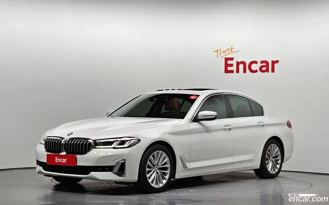 BMW 5 Series (G30) 520i — миниатюра 1