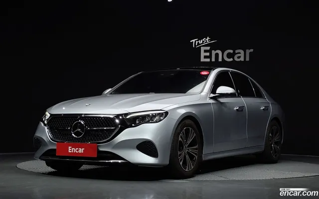 Mercedes-Benz E-Class (W214) E200 — миниатюра 1