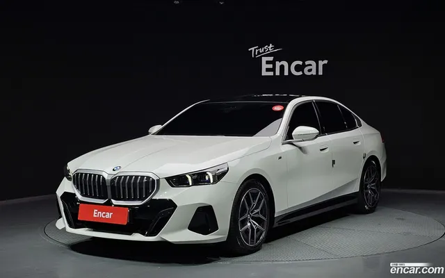 BMW 5 Series (G60) 520i M — миниатюра 1