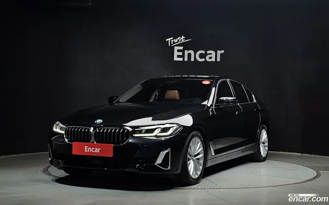 BMW 5 Series (G30) 520i — миниатюра 1