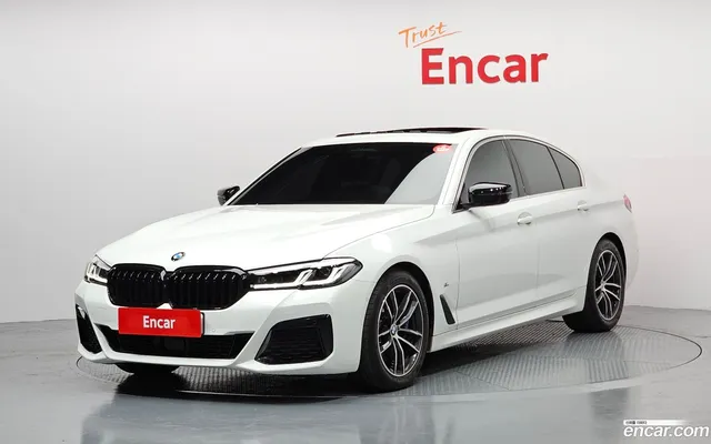 BMW 5 Series (G30) 520i M — миниатюра 1