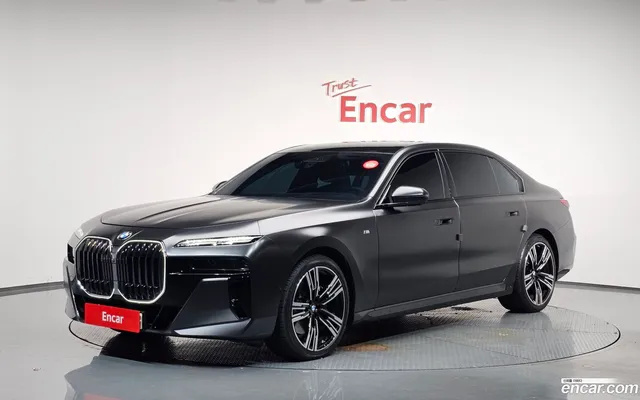 BMW 7 Series (G70) 740i sDrive M — миниатюра 1