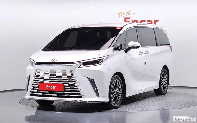 Lexus LM 2 500h — миниатюра 1