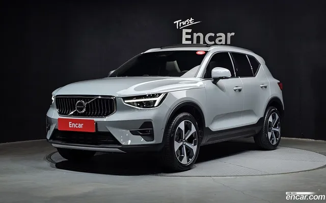 Volvo XC40 B4 — миниатюра 1