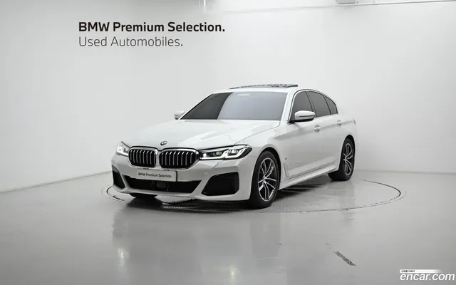 BMW 5 Series (G30) 520i M — миниатюра 1