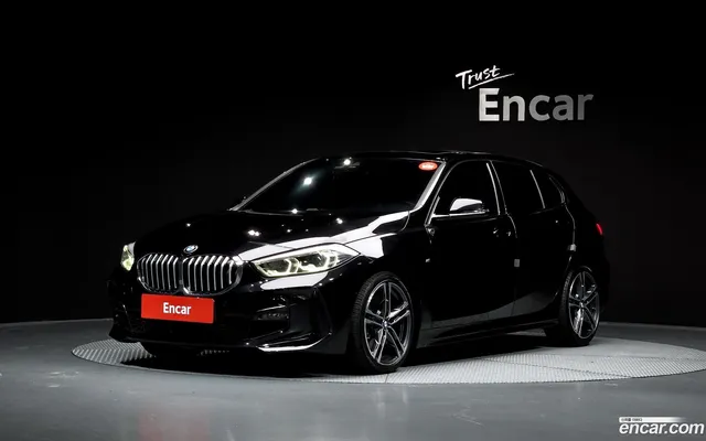 BMW 1 Series (F40) 120i M — миниатюра 1