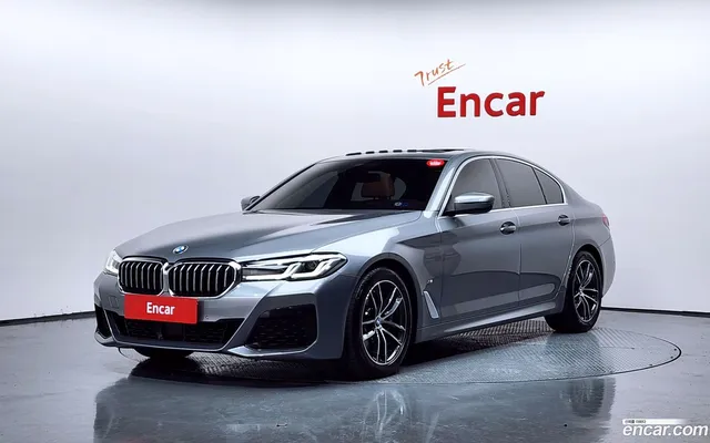BMW 5 Series (G30) 520i M — миниатюра 1