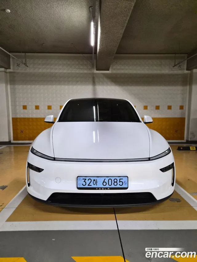 Tesla Model Y RWD — миниатюра 1