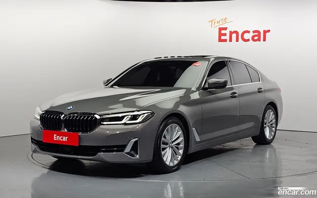 BMW 5 Series (G30) 520i — миниатюра 1