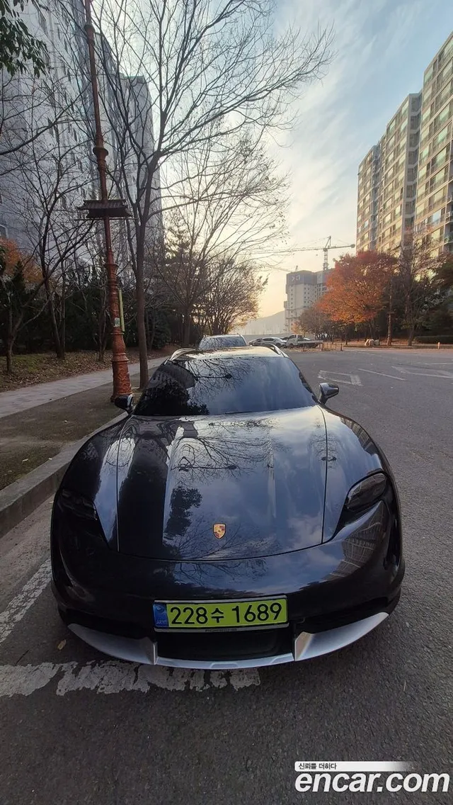 Porsche Taycan — миниатюра 1