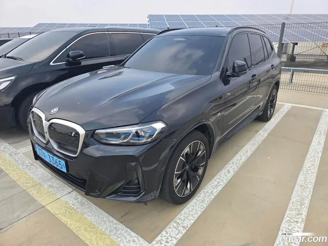 BMW iX3 M — миниатюра 1