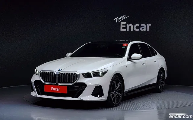 BMW 5 Series (G60) 530i xDrive M — миниатюра 1