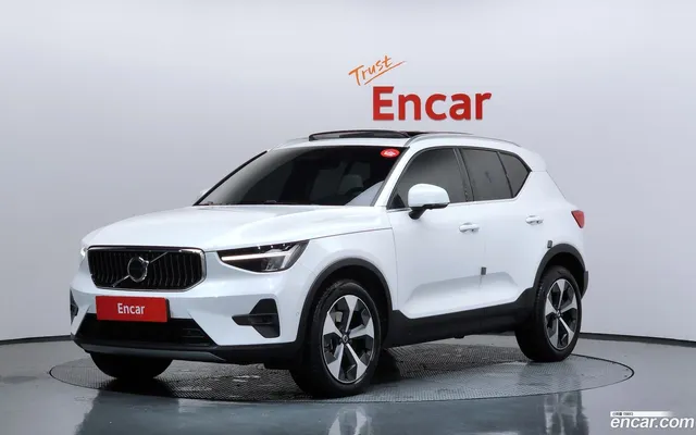 Volvo XC40 B4 — миниатюра 1