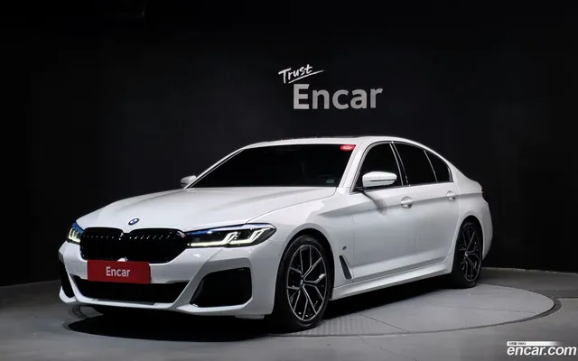 BMW 5 Series (G30) 530i M — миниатюра 1