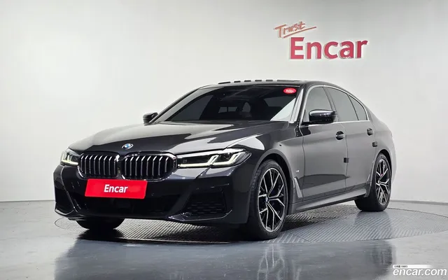 BMW 5 Series (G30) 530i M — миниатюра 1