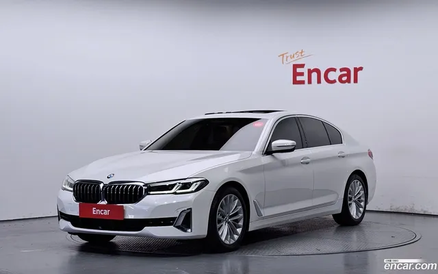 BMW 5 Series (G30) 520i — миниатюра 1