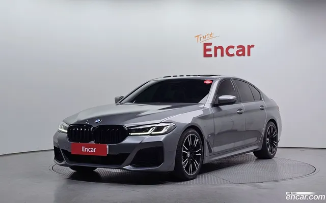 BMW 5 Series (G30) 520i M — миниатюра 1