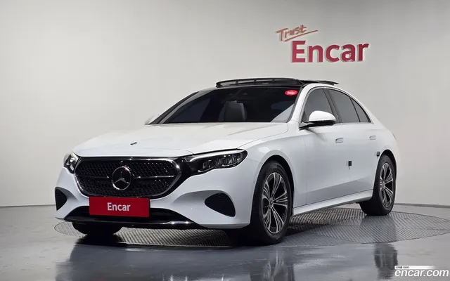 Mercedes-Benz E-Class (W214) E200 — миниатюра 1