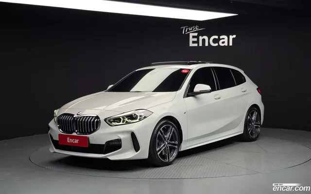 BMW 1 Series (F40) 120i M — миниатюра 1