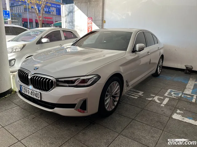 BMW 5 Series (G30) 523d — миниатюра 1
