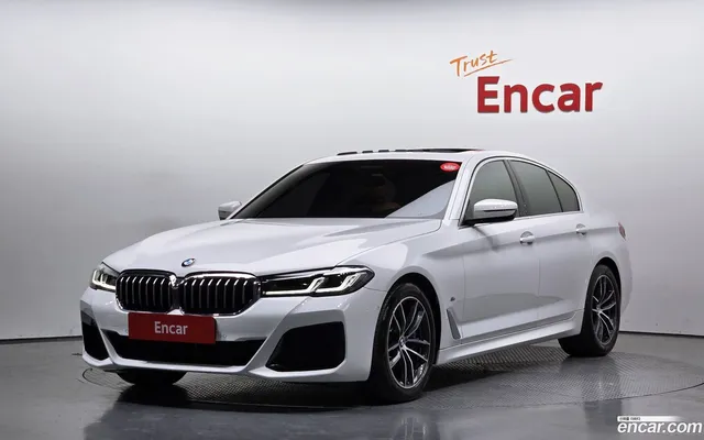BMW 5 Series (G30) 520i M — миниатюра 1