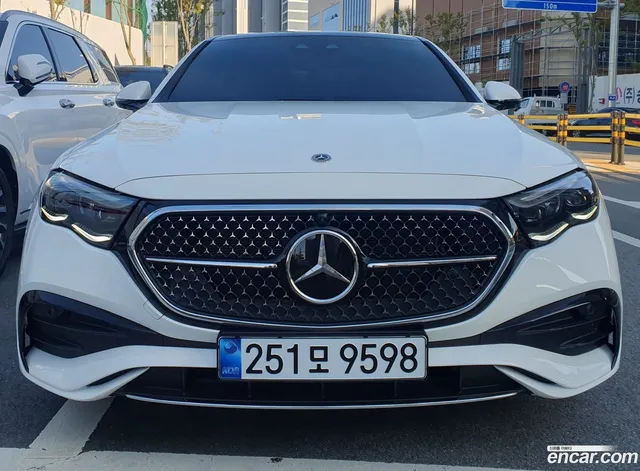 Mercedes-Benz E-Class (W214) E300 4MATIC AMG Line — миниатюра 1