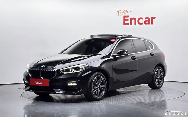 BMW 1 Series (F40) 120i — миниатюра 1