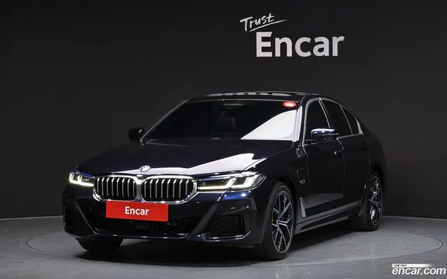 BMW 5 Series (G30) 530e M — миниатюра 1