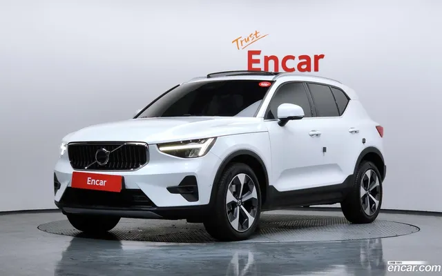 Volvo XC40 B4 — миниатюра 1