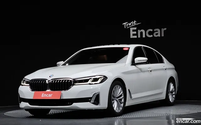 BMW 5 Series (G30) 520i — миниатюра 1