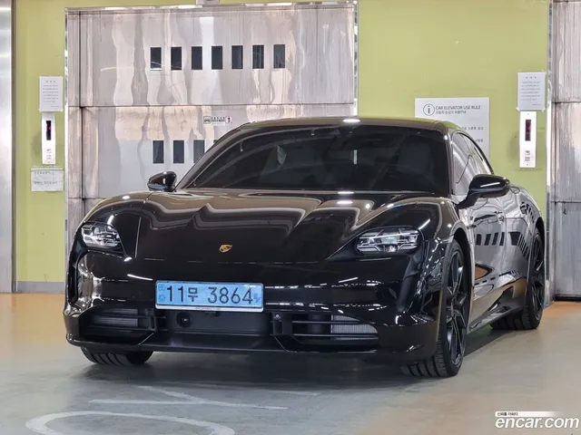 Porsche Taycan — миниатюра 1