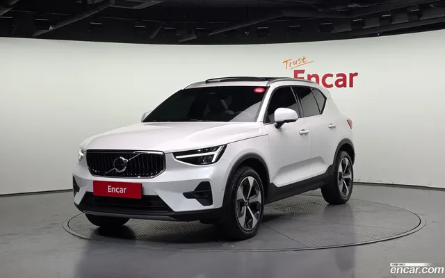 Volvo XC40 B4 — миниатюра 1