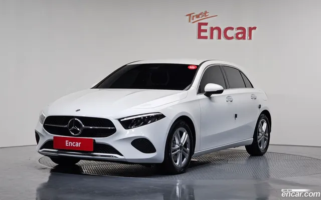 Mercedes-Benz A-Class (W177) A220 — миниатюра 1