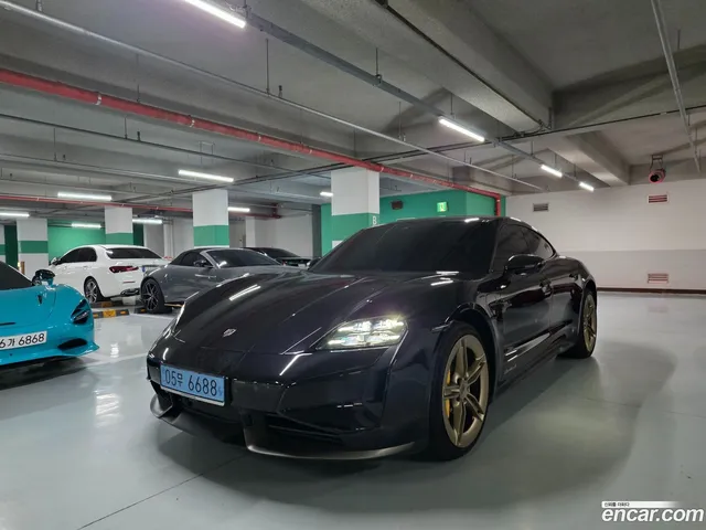 Porsche Taycan S — миниатюра 1